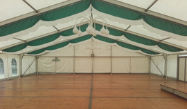 15 m breites Zelt innen